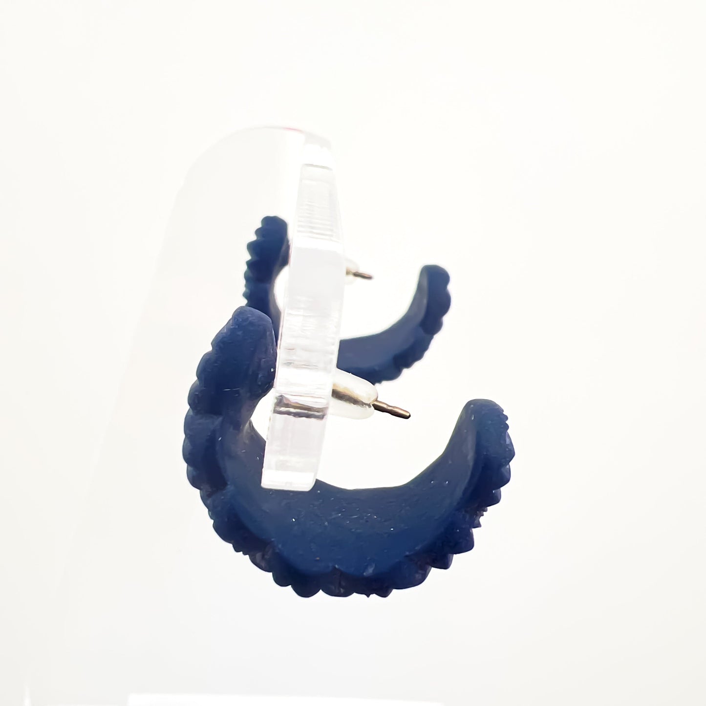 Earrings Scalloped Oval Mini Hoops (Huggies)