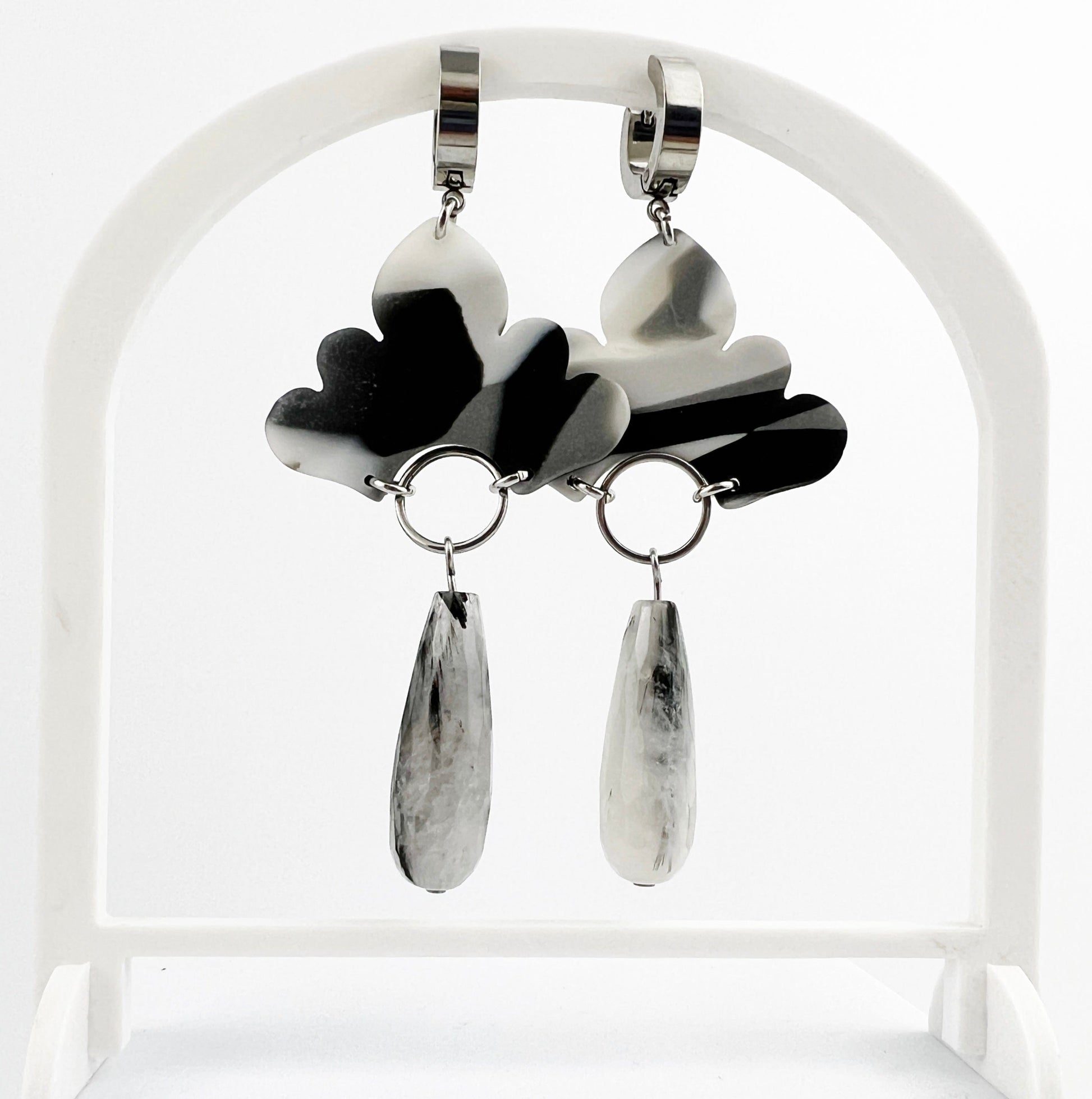 Ozul - Black, White & Grey Earrings