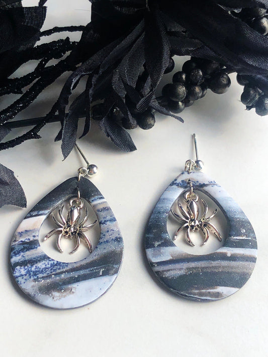 Earrings Arana - Marbled Grey/White Clay Teardrops with Spider Charm