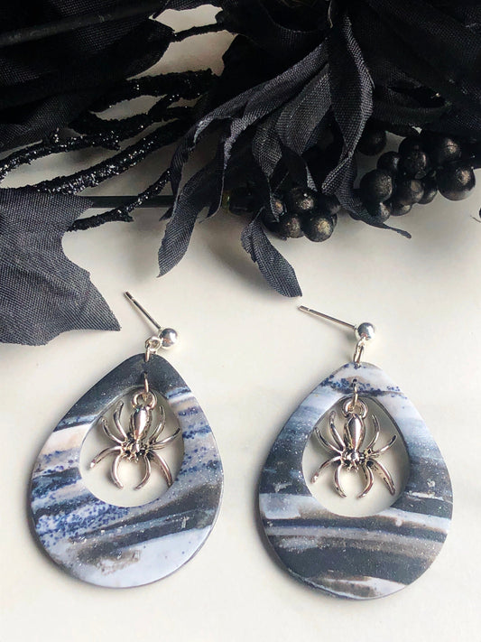 Earrings Arana - Marbled Grey/White Clay Teardrops with Spider Charm