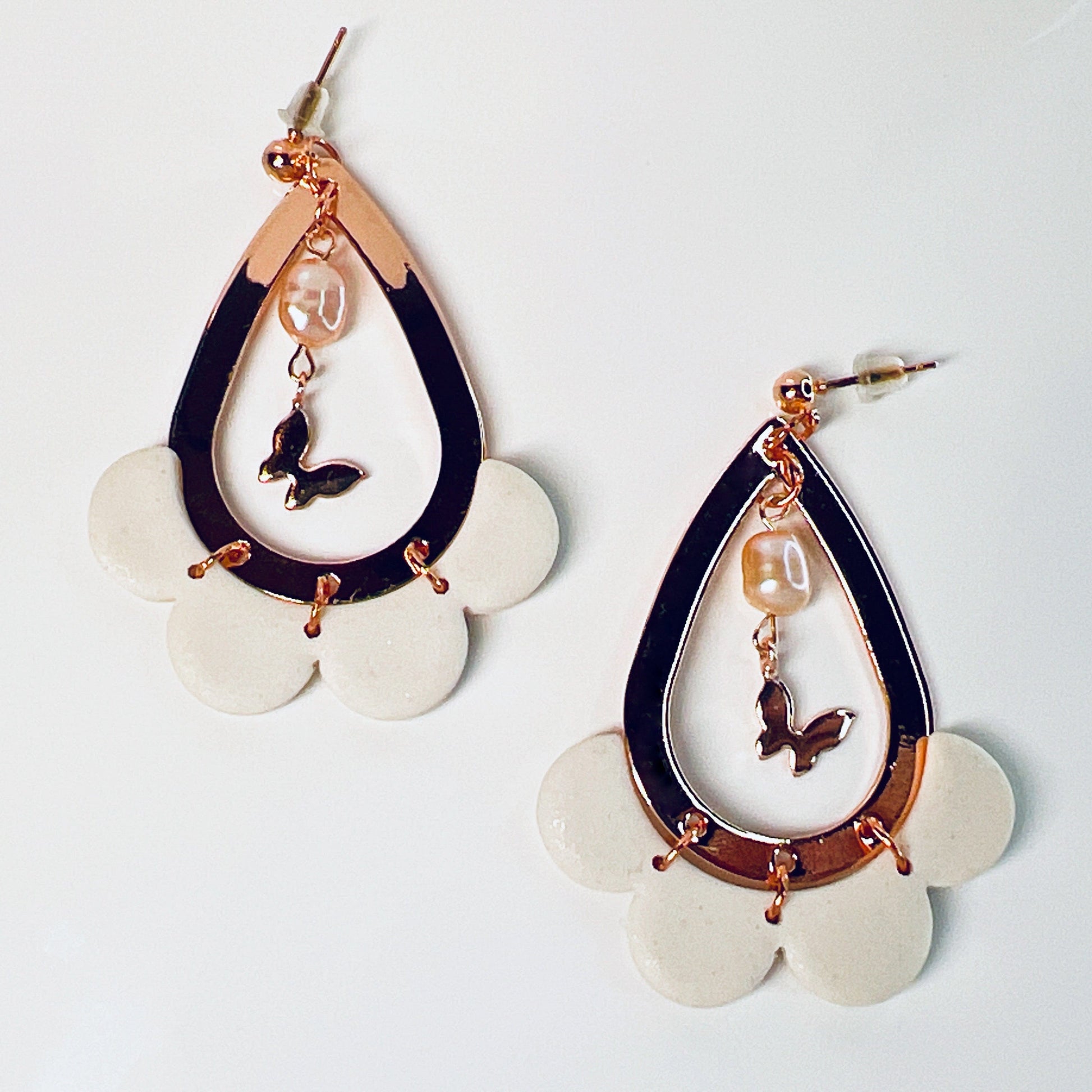 Earrings Dua - Floral Rose Gold Teardrop Earrings with Pearls & Butterflies