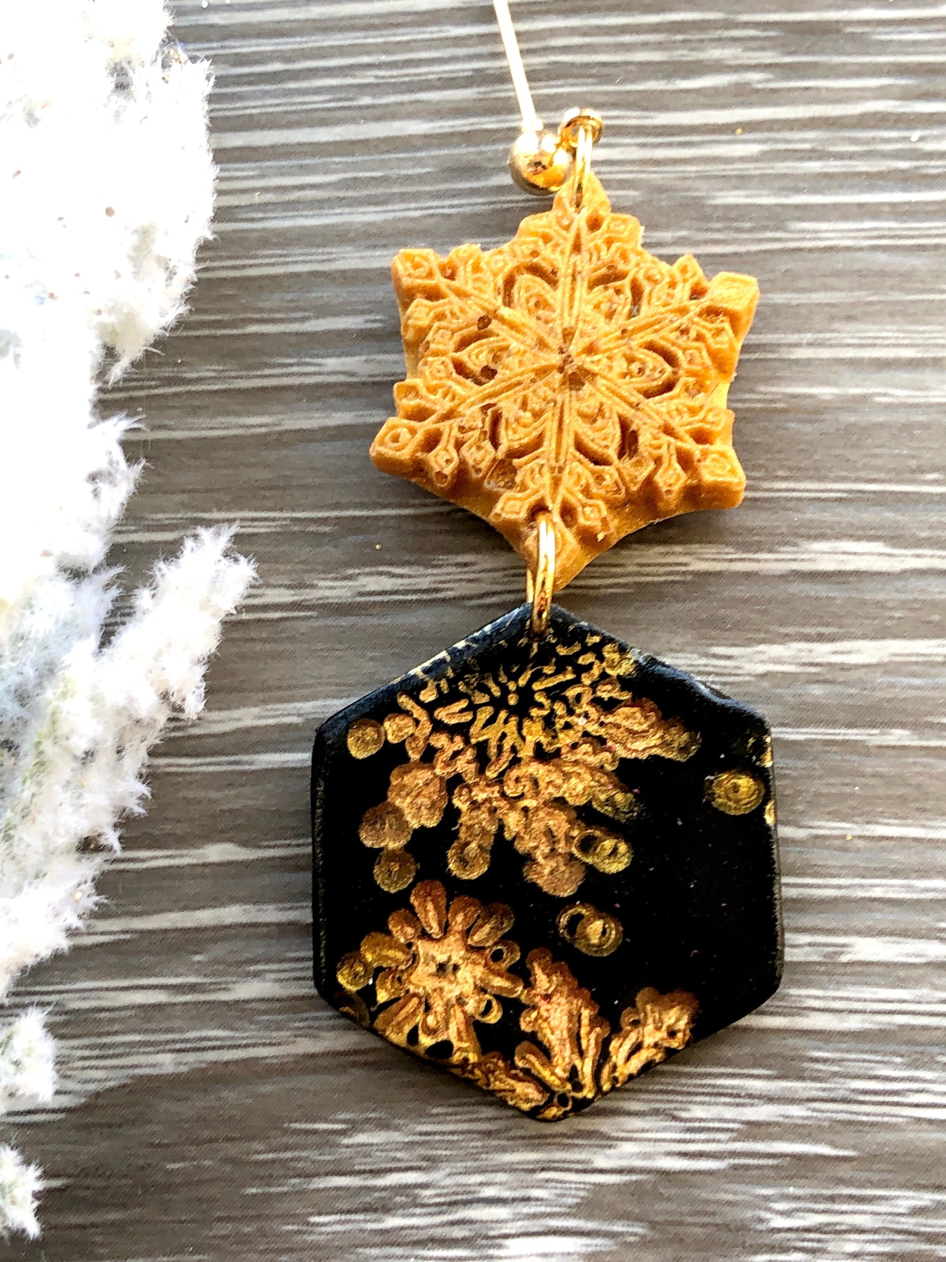 Earrings Gloria - Gold Snowflake & Black Hexagon Embossed Gold Snowflake Earrings