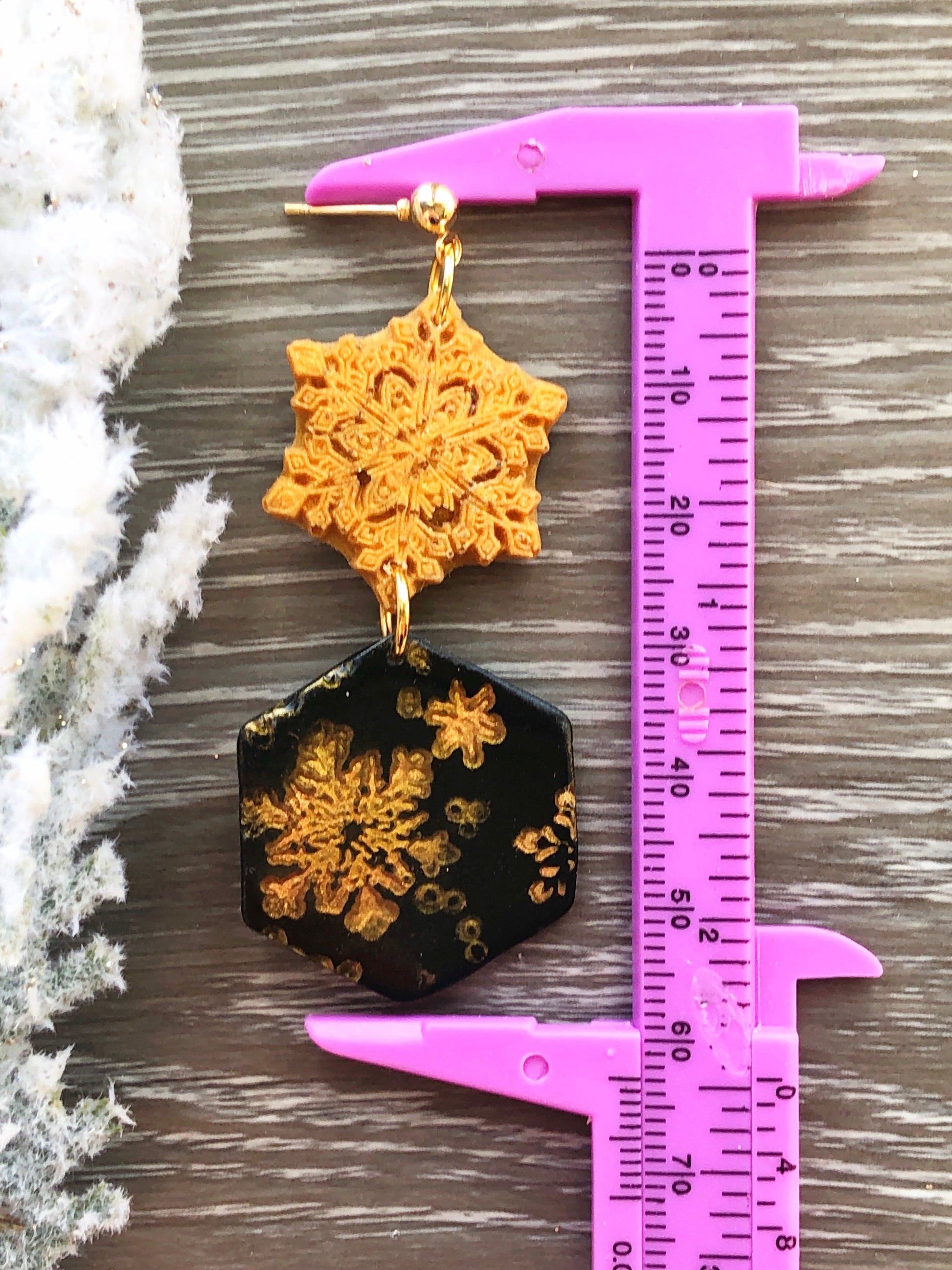 Earrings Gloria - Gold Snowflake & Black Hexagon Embossed Gold Snowflake Earrings