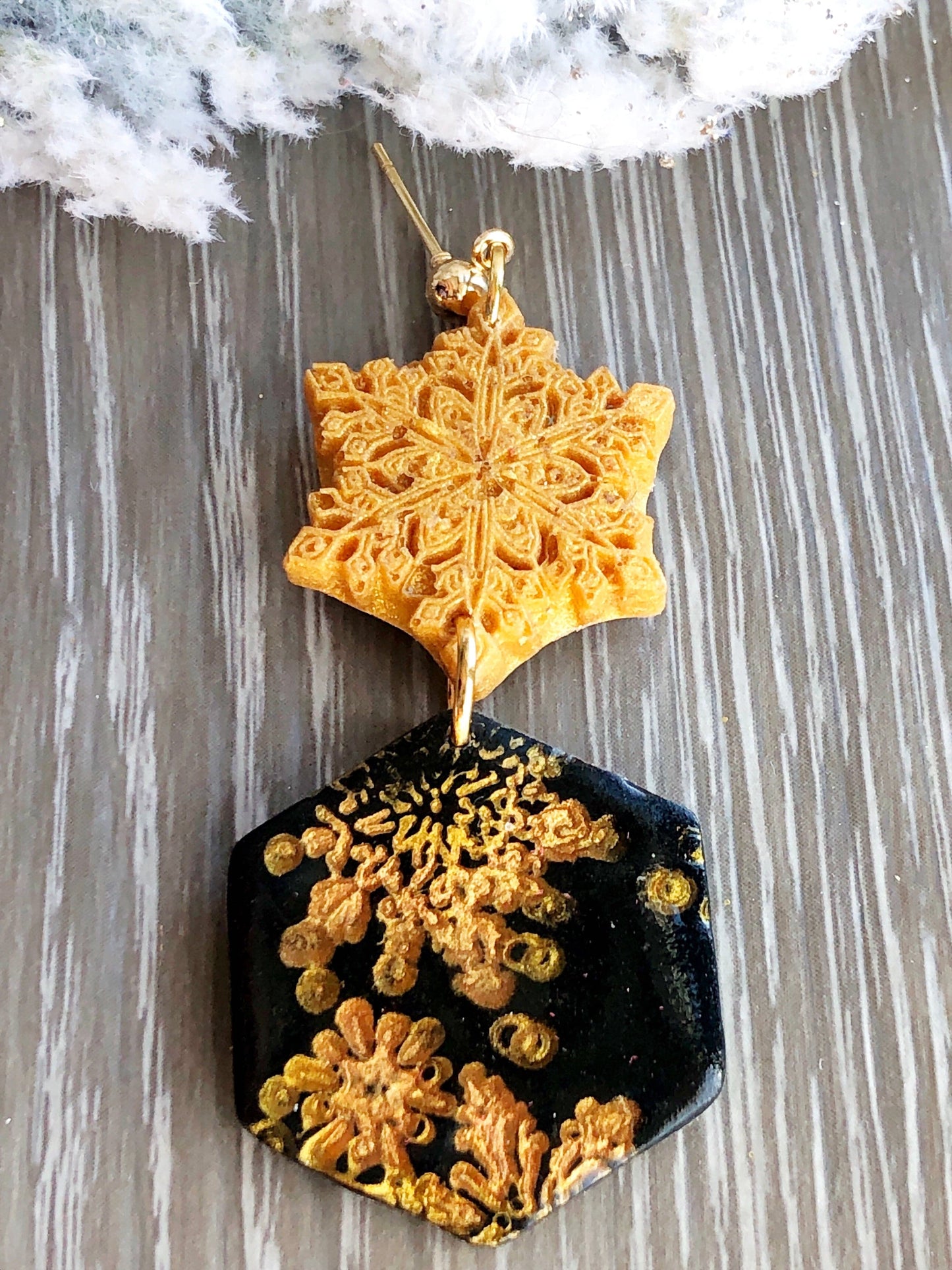 Earrings Gloria - Gold Snowflake & Black Hexagon Embossed Gold Snowflake Earrings