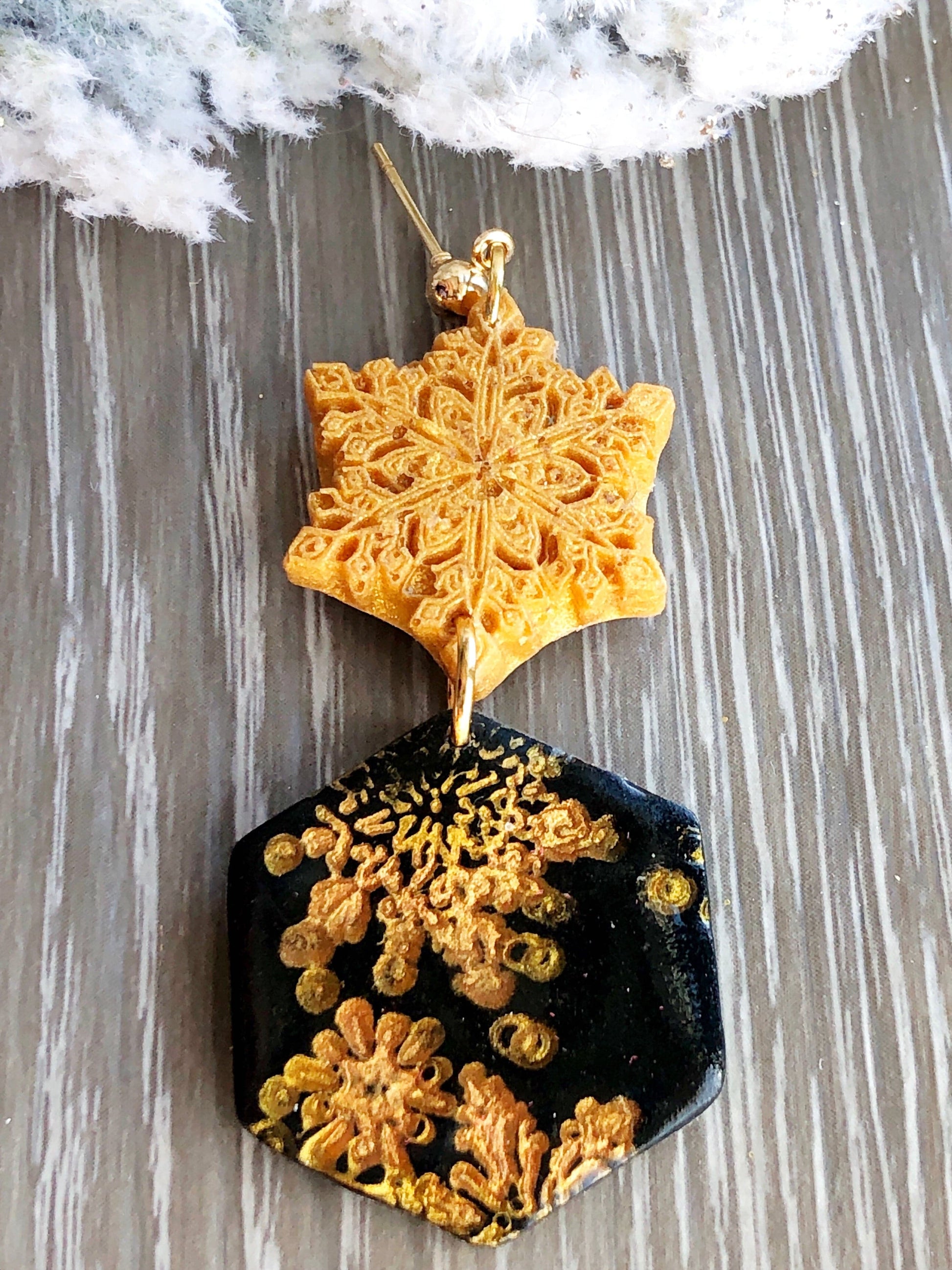 Earrings Gloria - Gold Snowflake & Black Hexagon Embossed Gold Snowflake Earrings
