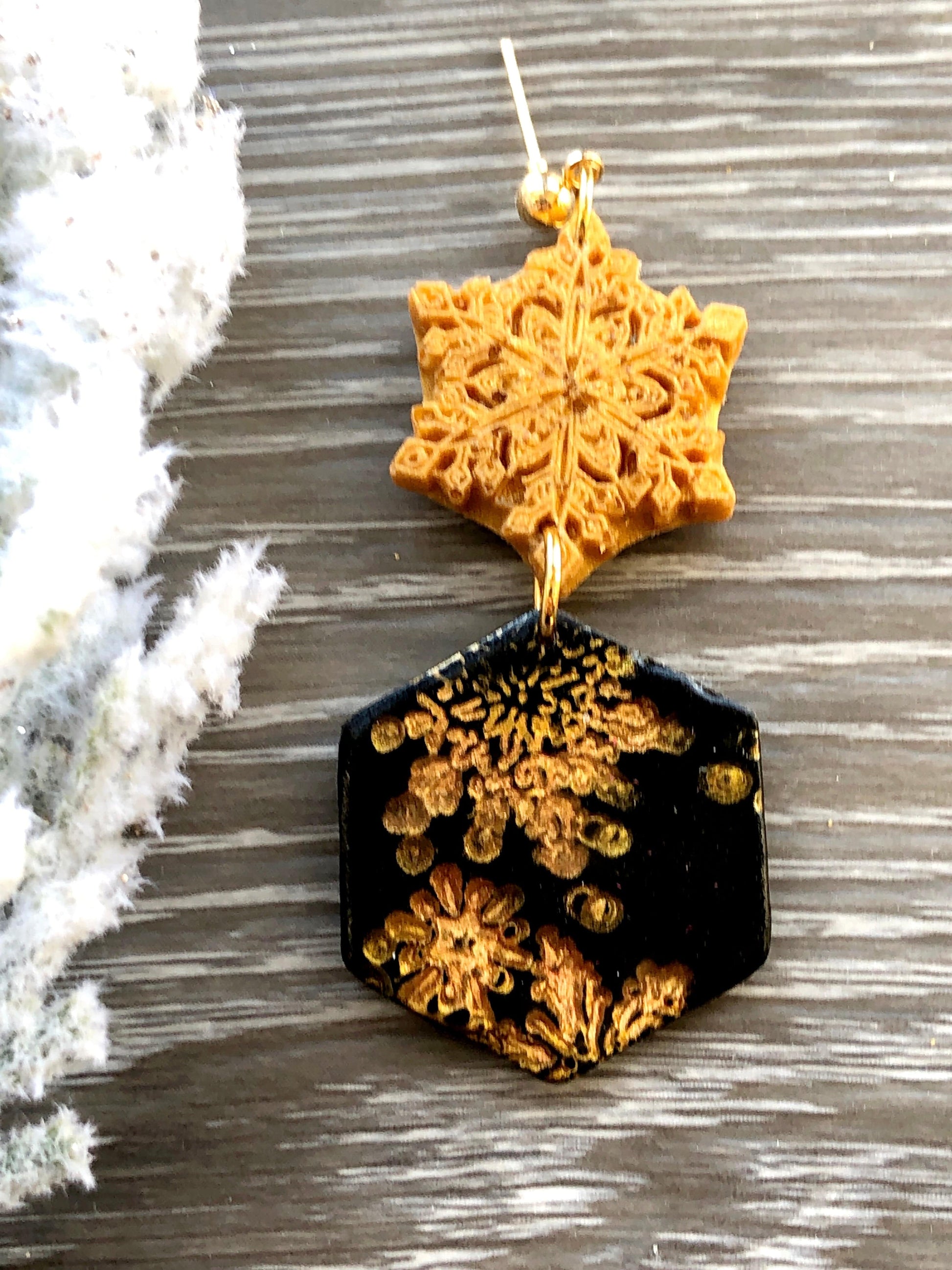Earrings Gloria - Gold Snowflake & Black Hexagon Embossed Gold Snowflake Earrings