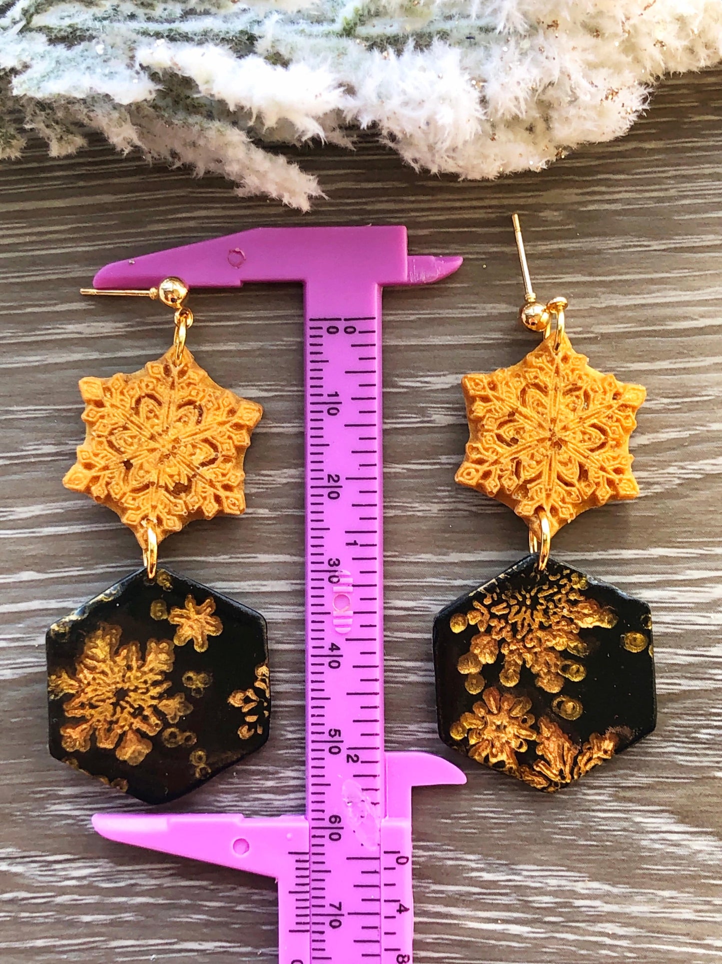 Earrings Gloria - Gold Snowflake & Black Hexagon Embossed Gold Snowflake Earrings