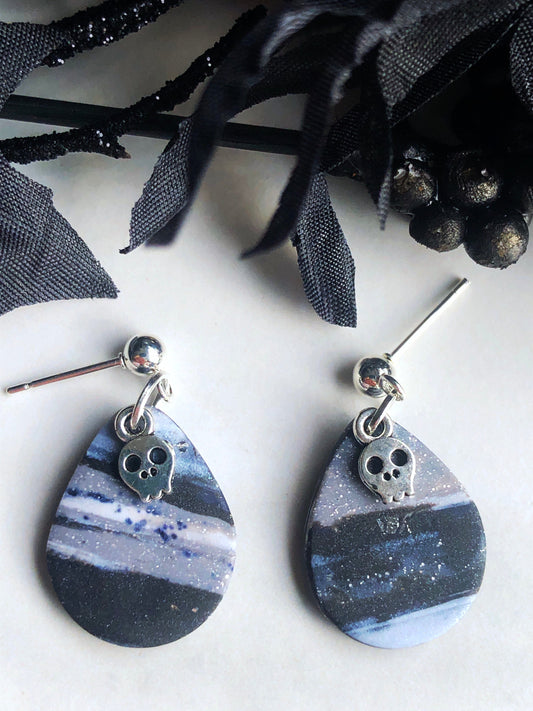 Earrings Poe - Marbled Teardrop Earrings with Silver Skull Charm