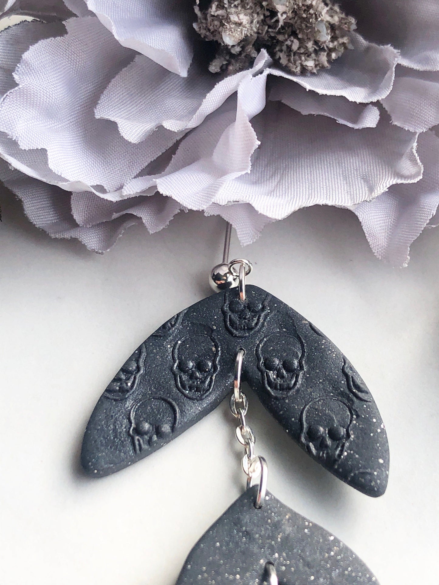 Earrings Raine - Grey Leaf Shaped Earrings with Embossed Skulls