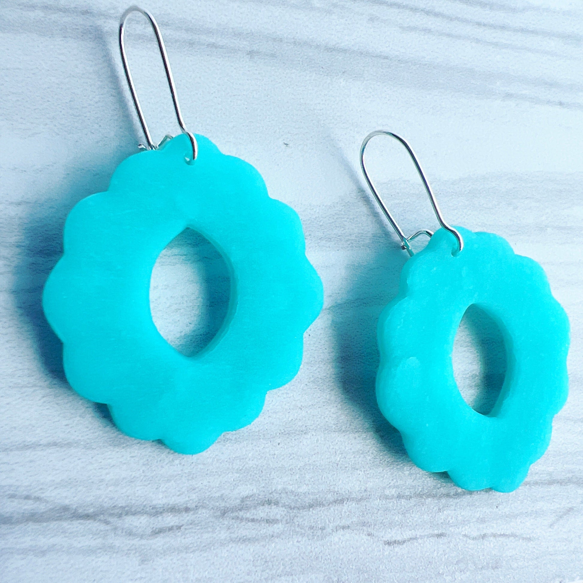 Earrings Tarni - Semi-Translucent Aqua Scalloped Circle Cutout Earrings