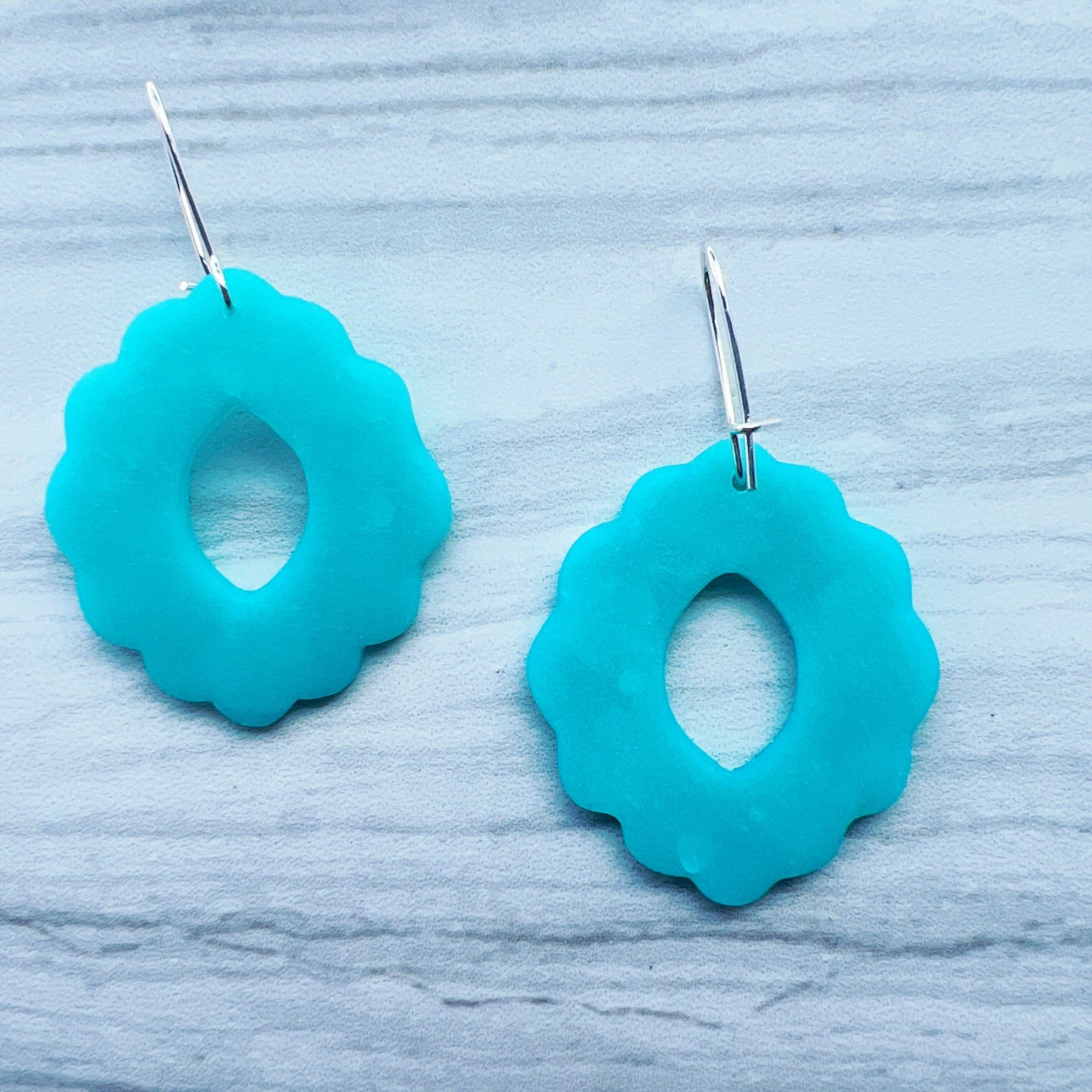 Earrings Tarni - Semi-Translucent Aqua Scalloped Circle Cutout Earrings