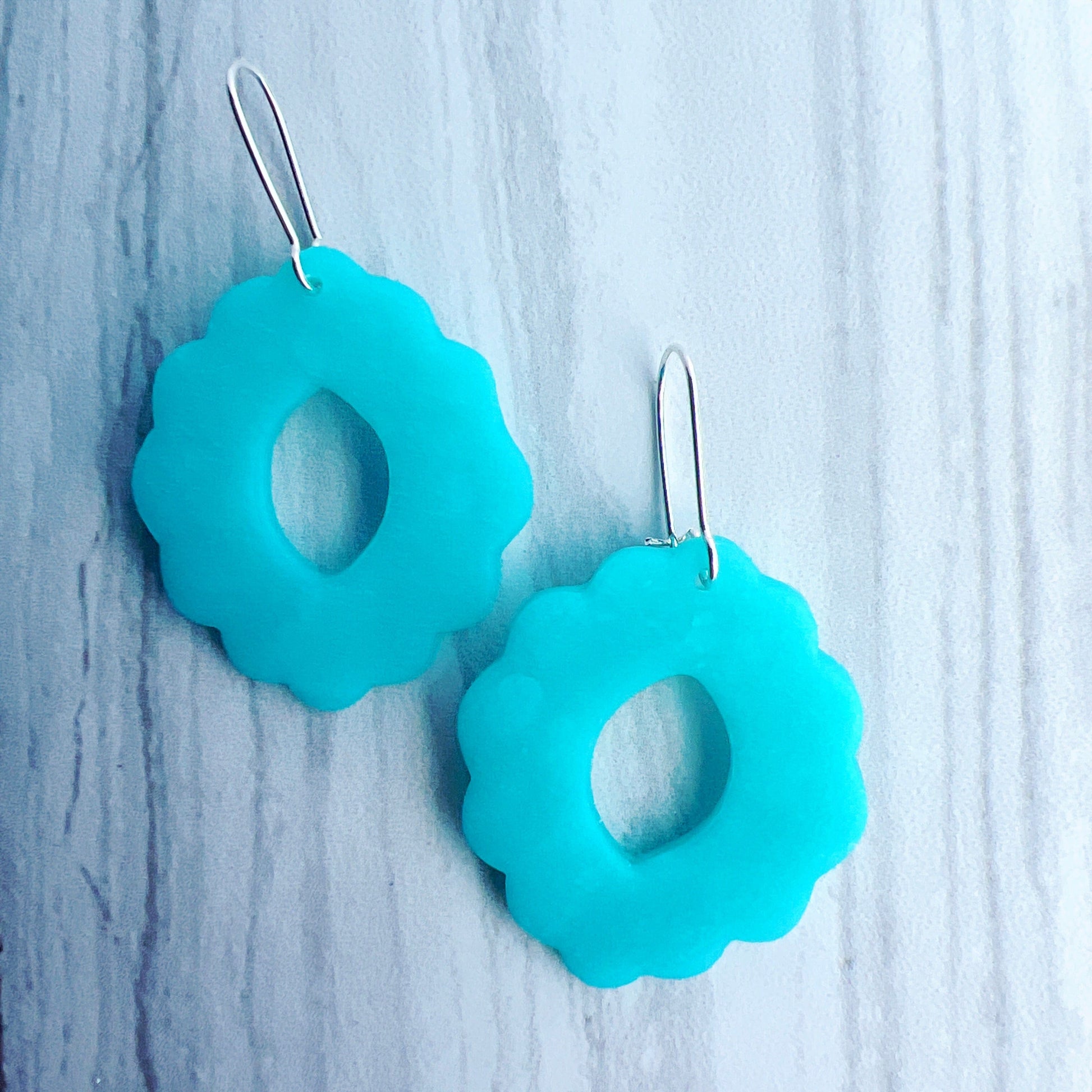 Earrings Tarni - Semi-Translucent Aqua Scalloped Circle Cutout Earrings