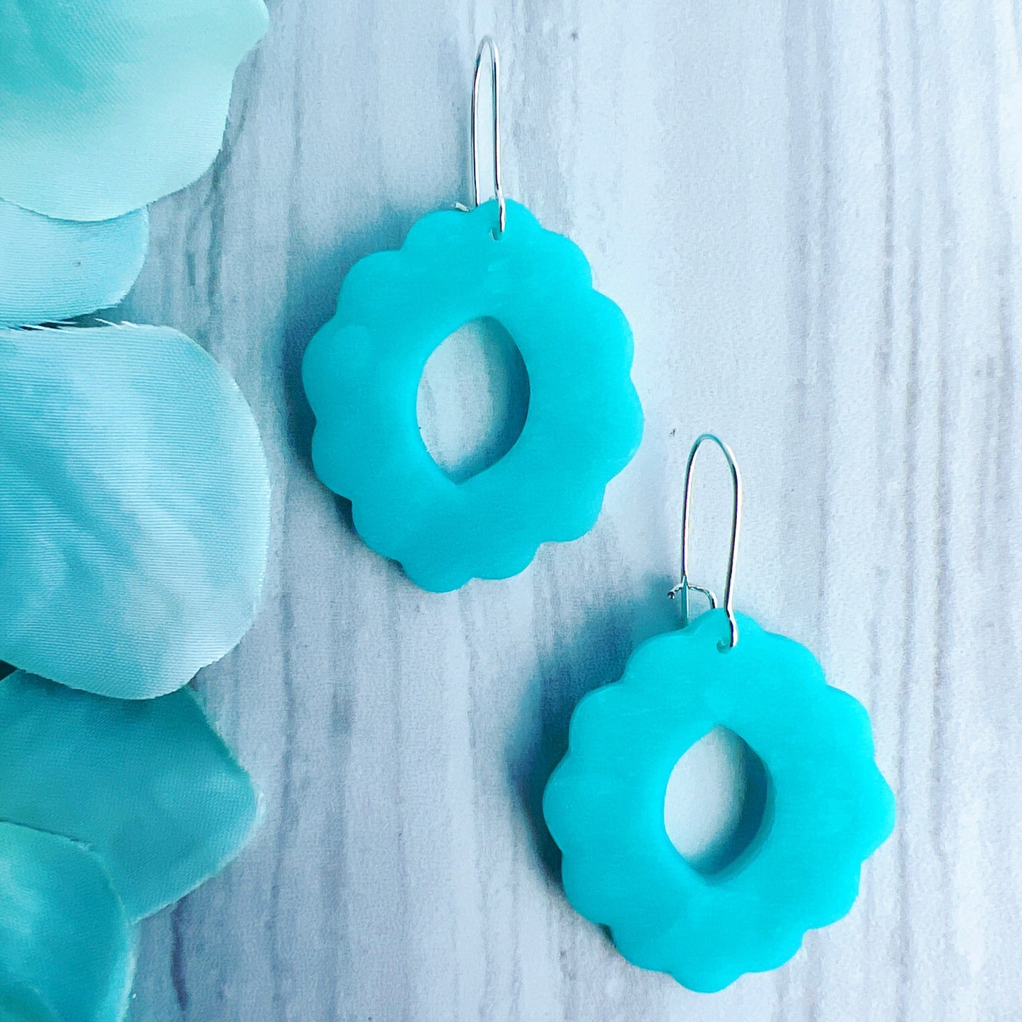 Earrings Tarni - Semi-Translucent Aqua Scalloped Circle Cutout Earrings