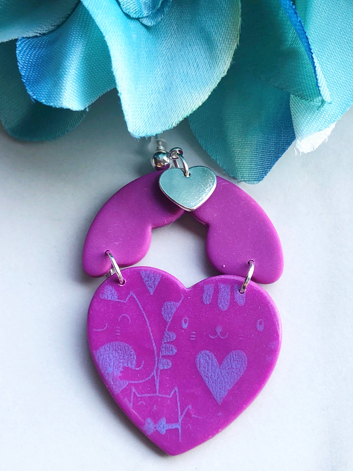Earrings Tiffany - Purple Scalloped Arche Earrings with Cat Silkscreened Clay Hearts with Silver Heart Charms