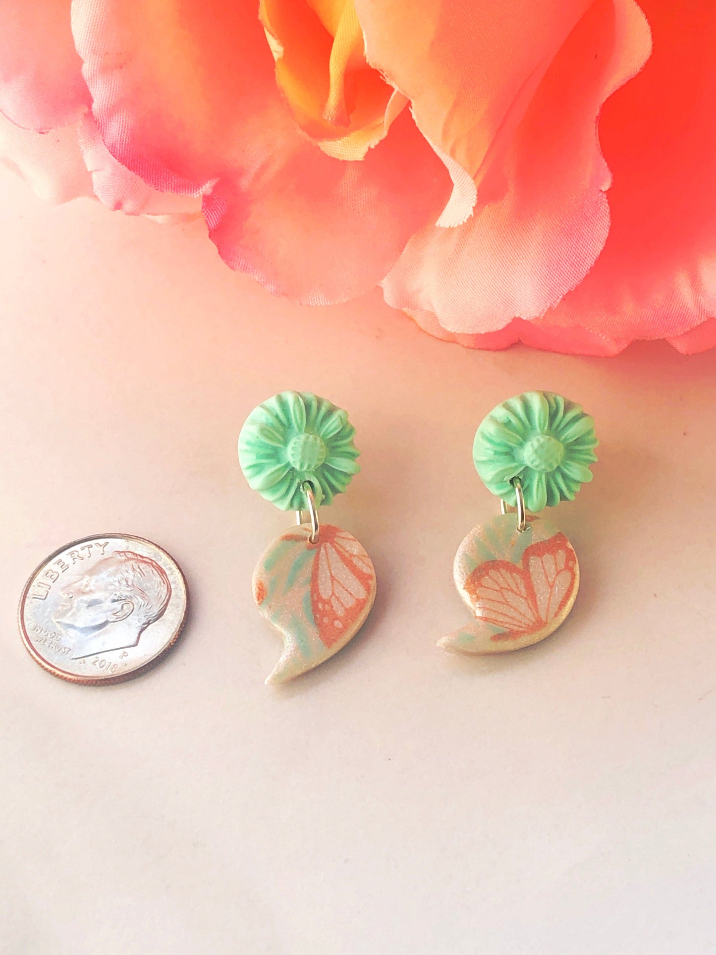 Earrings Daisy & Butterfly Semi-Colon Earrings