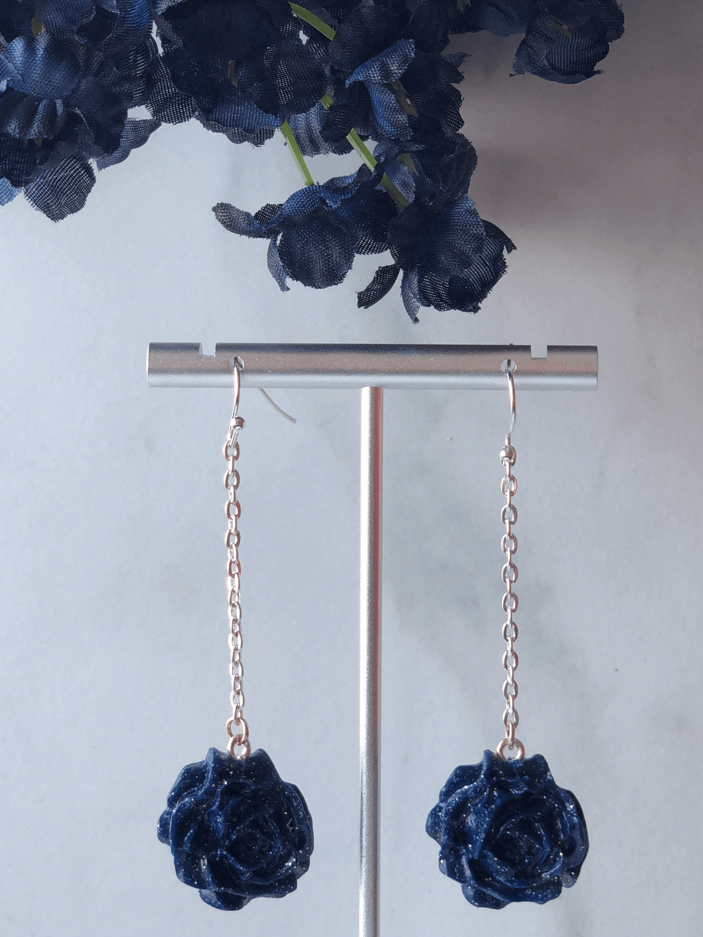 Earrings Naisha - Dangle Clay Rose on Flat Cable Chain Earrings