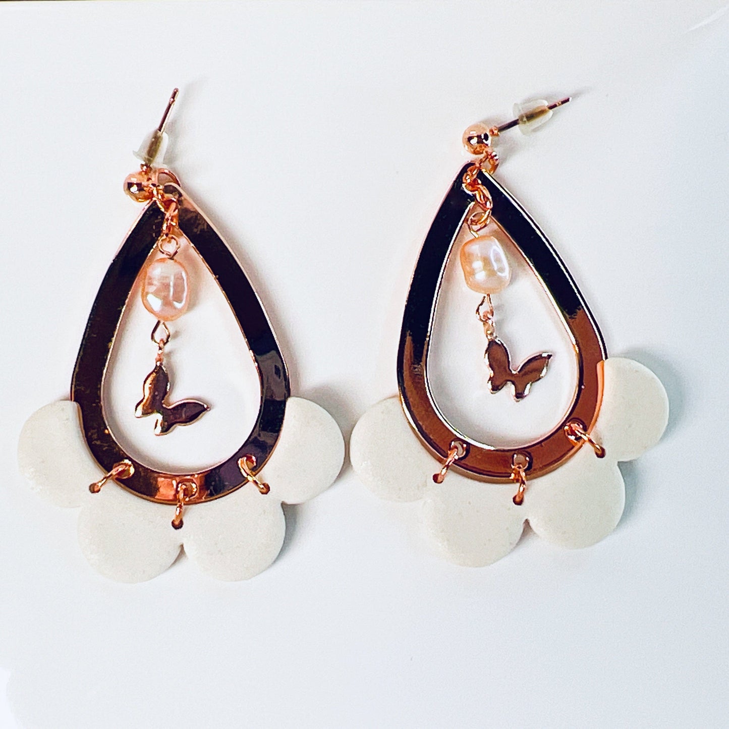 Earrings Dua - Floral Rose Gold Teardrop Earrings with Pearls & Butterflies