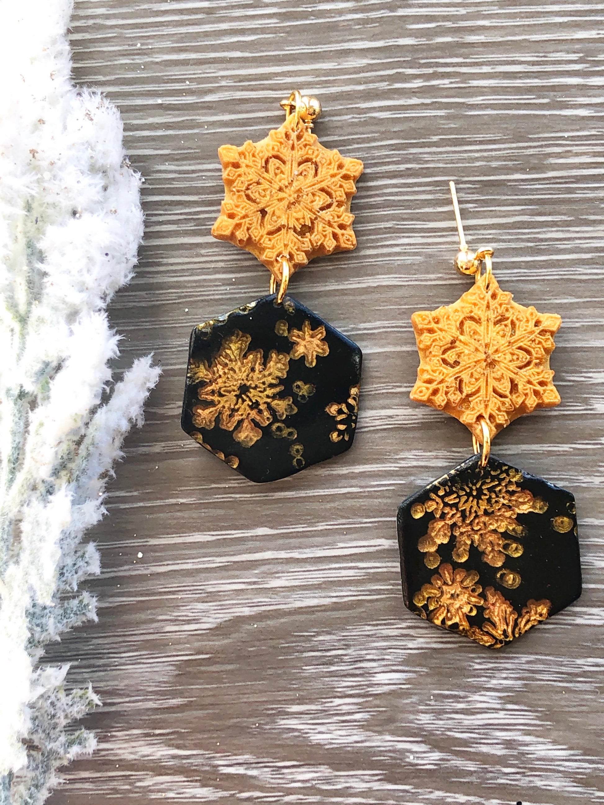 Earrings Gloria - Gold Snowflake & Black Hexagon Embossed Gold Snowflake Earrings