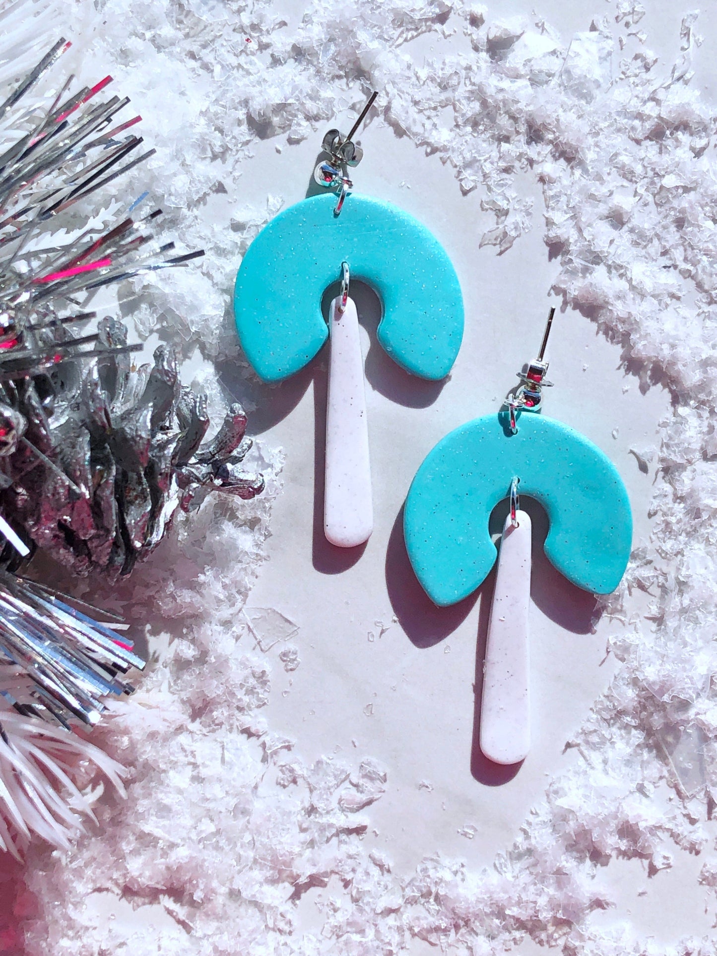 Earrings Iclyn - Turquoise Cutout Circle & White Drop Dangle