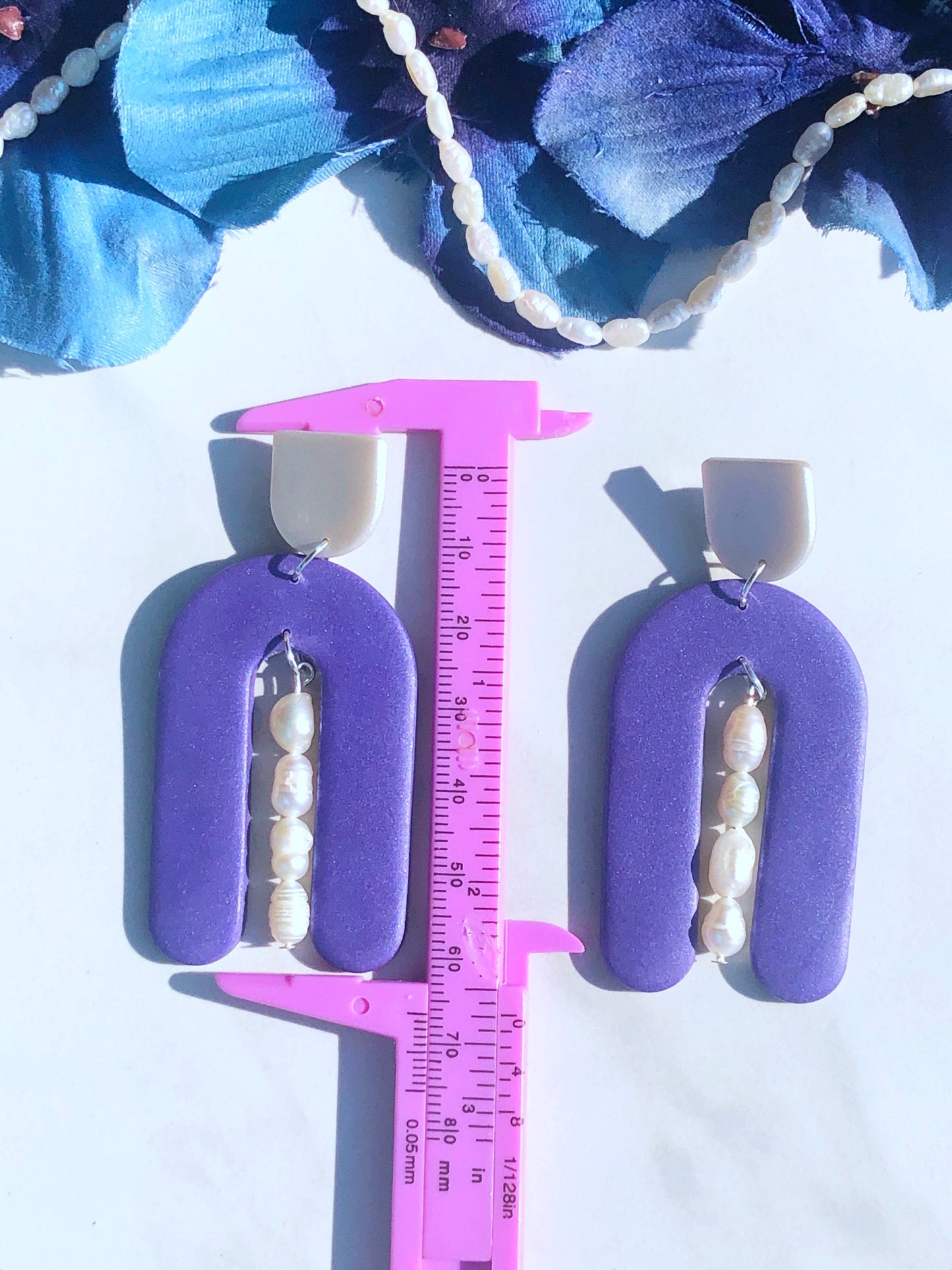 Earrings Lucia - Pearl Arch Stud, Purple Clay Arch with Rice Pearl Beads