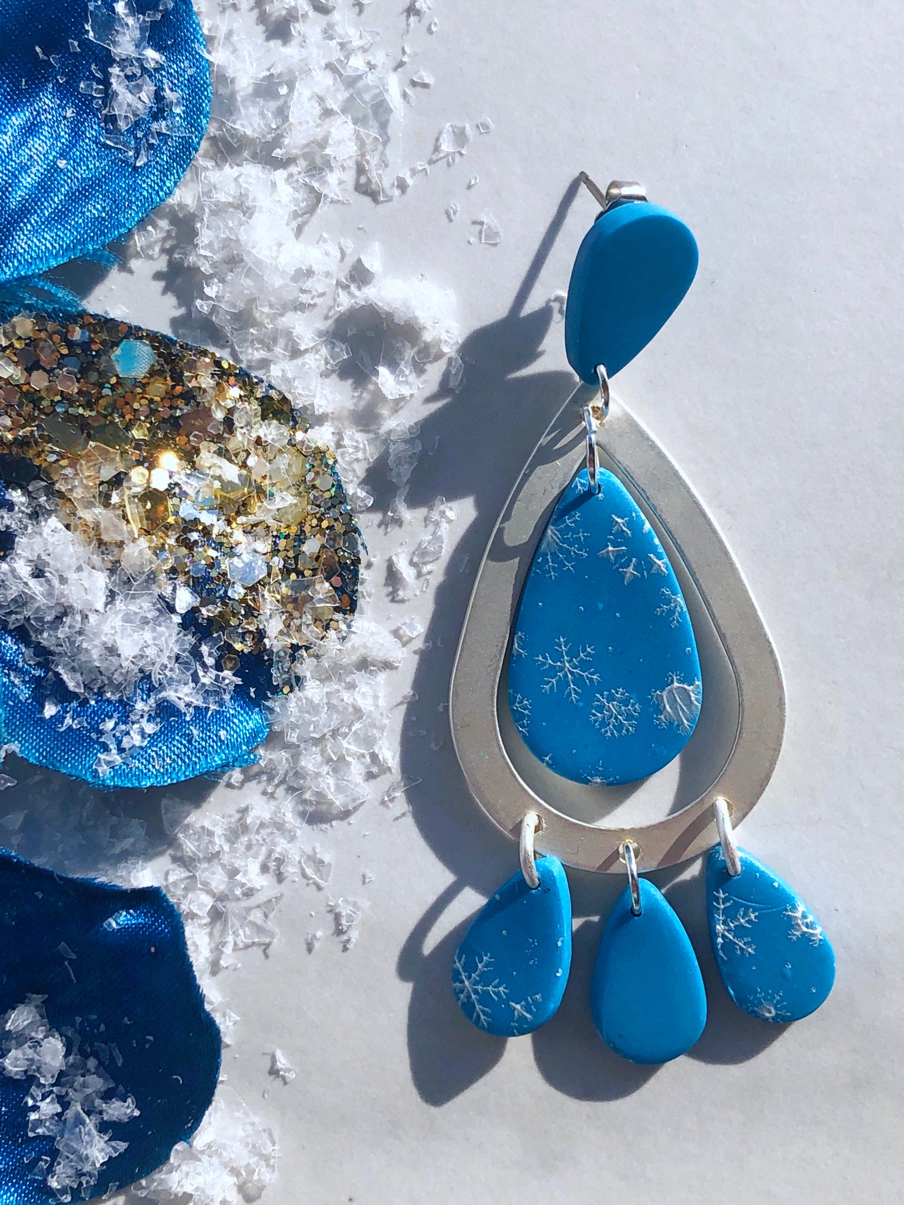 Blue hot sale snowflake earrings