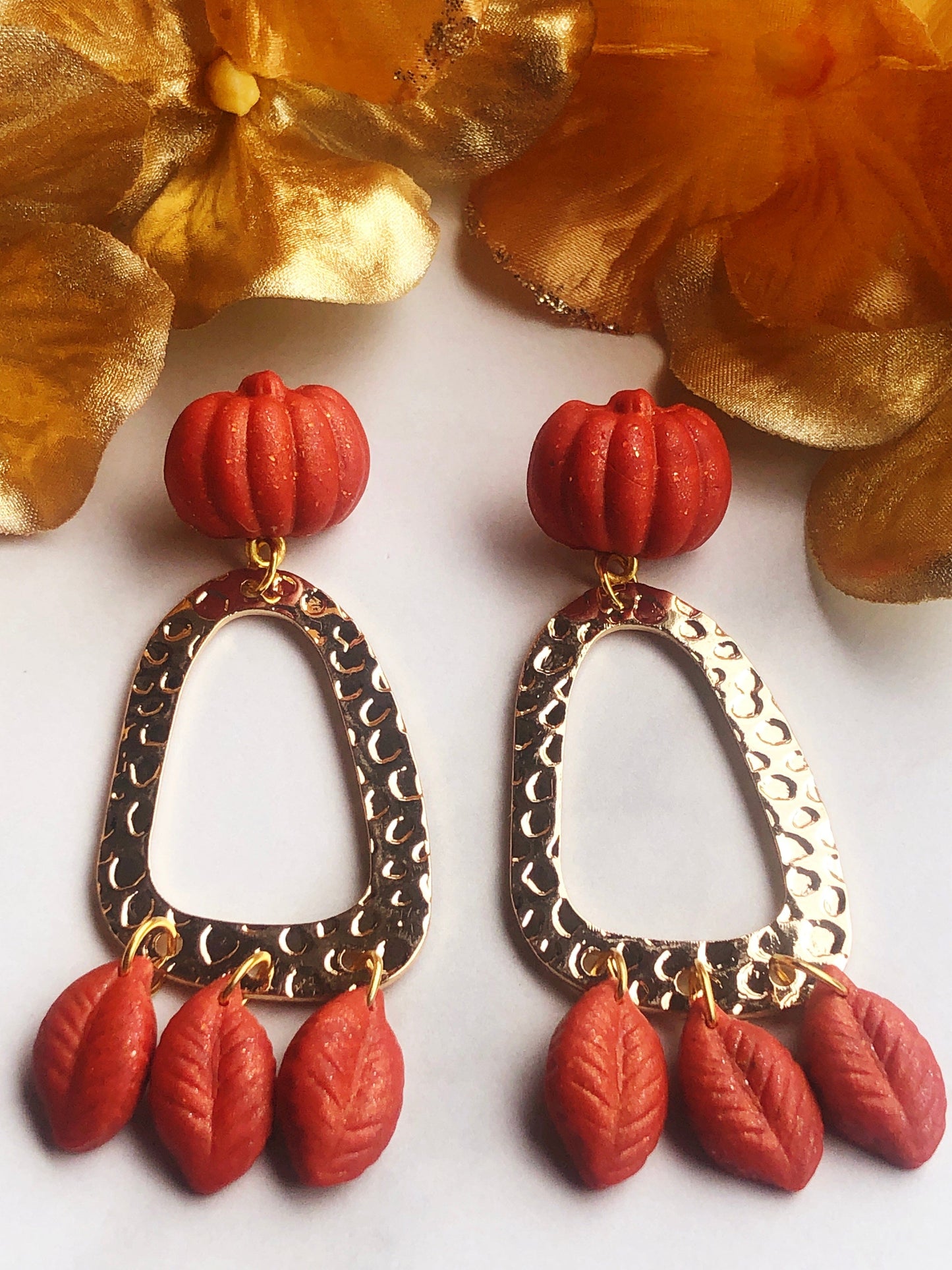 Earrings Orla - Orange Pumpkin Stud Earrings with Organic Gold Shape & Orange Leaves