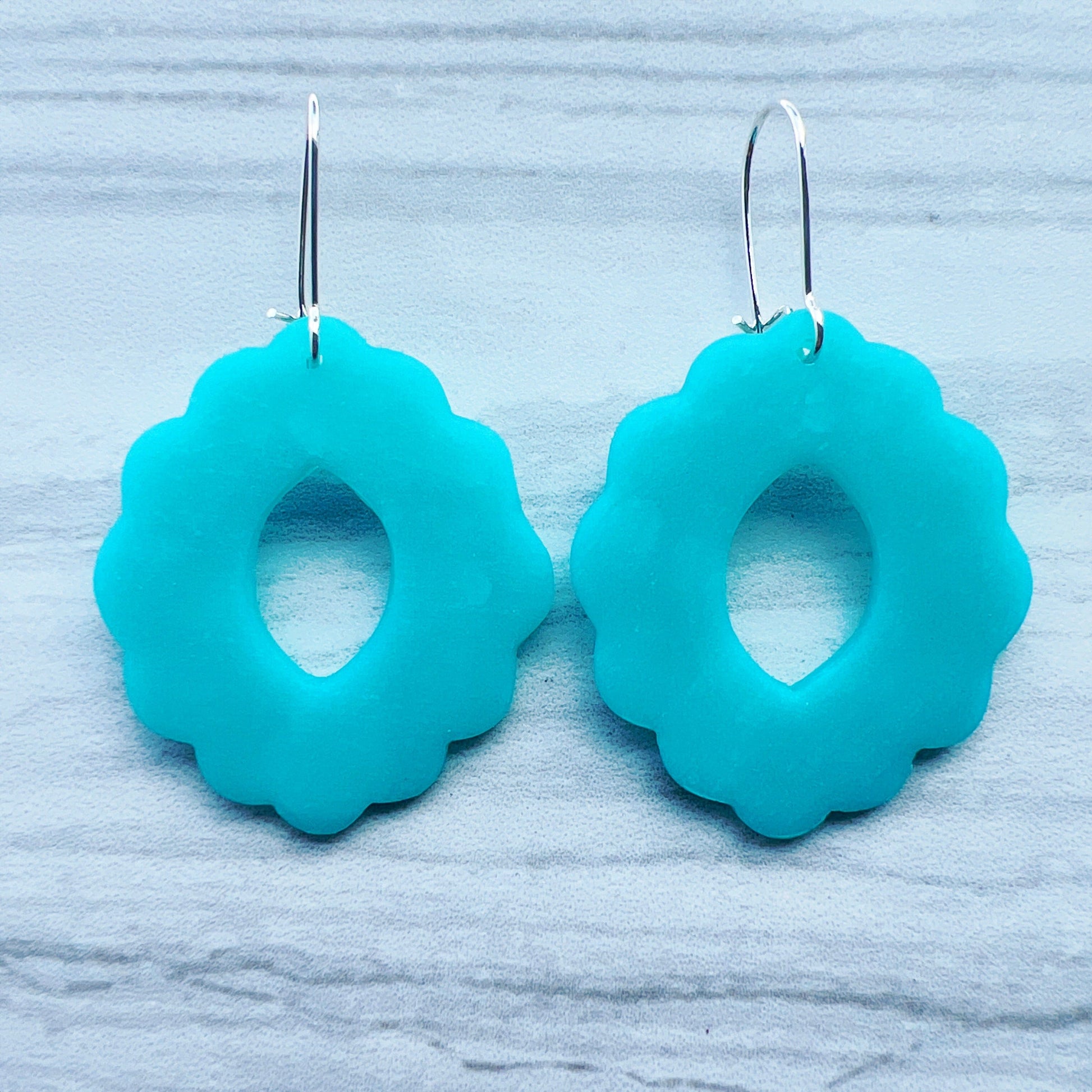 Earrings Tarni - Marbled Semi-Translucent Aqua Scalloped Circle Cutout Earrings