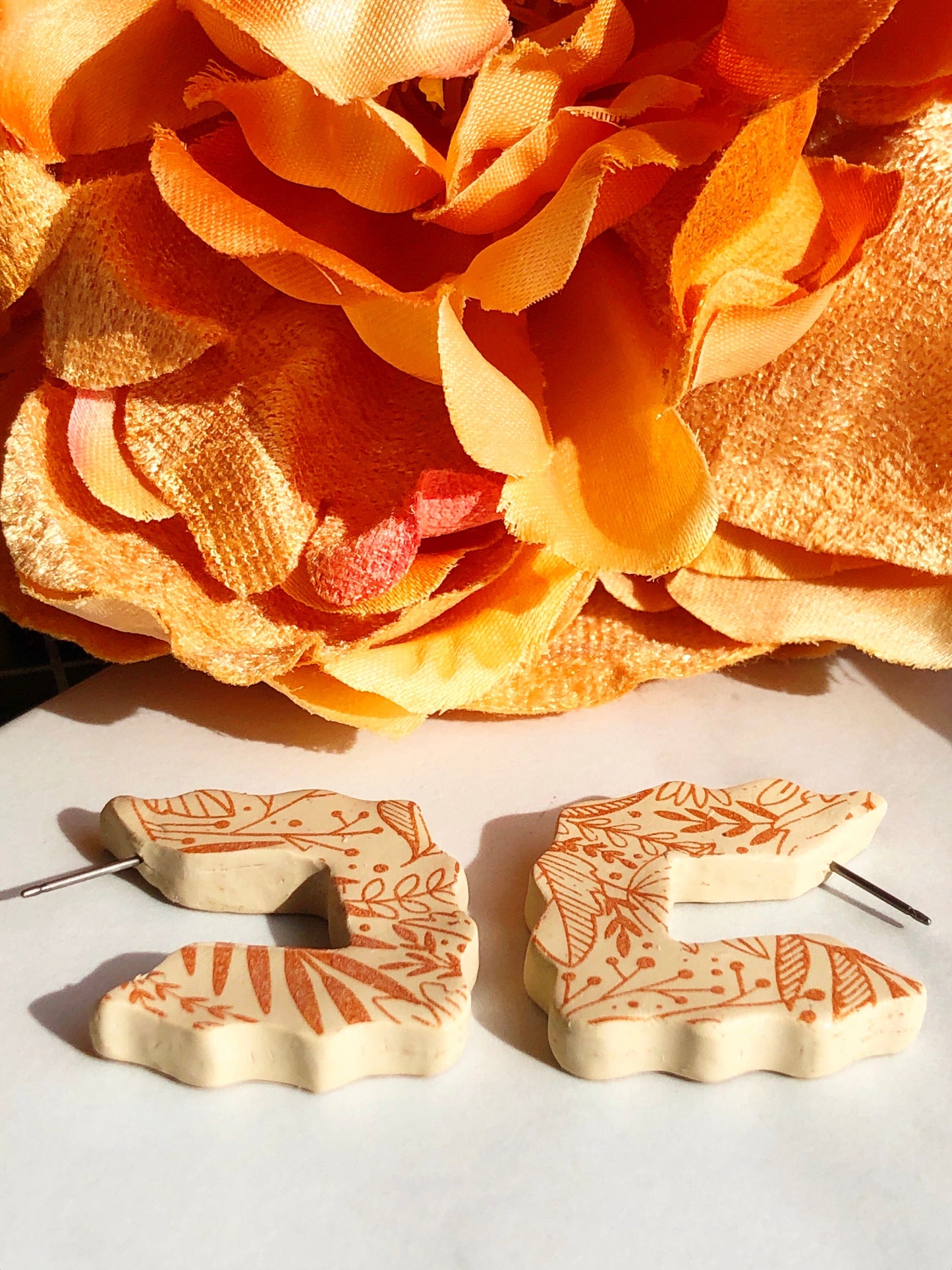 Earrings Wheatley - Cream Hoop Earrings with Orange Fall Silkscreen Design
