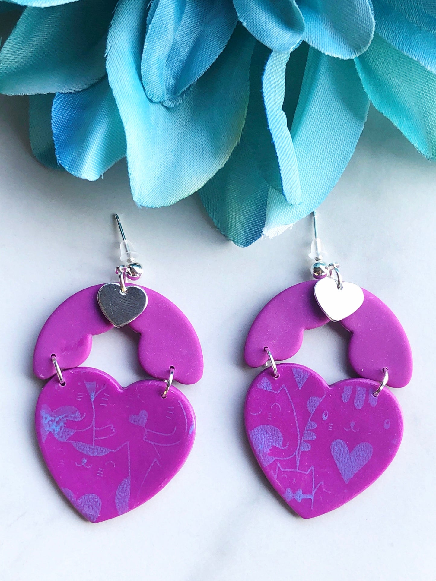 Earrings Tiffany - Purple Scalloped Arche Earrings with Cat Silkscreened Clay Hearts with Silver Heart Charms